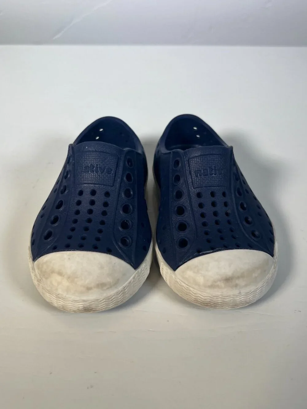 Native Jefferson Sneaker Unisex Toddler C4 Navy Blue White Water Shoes